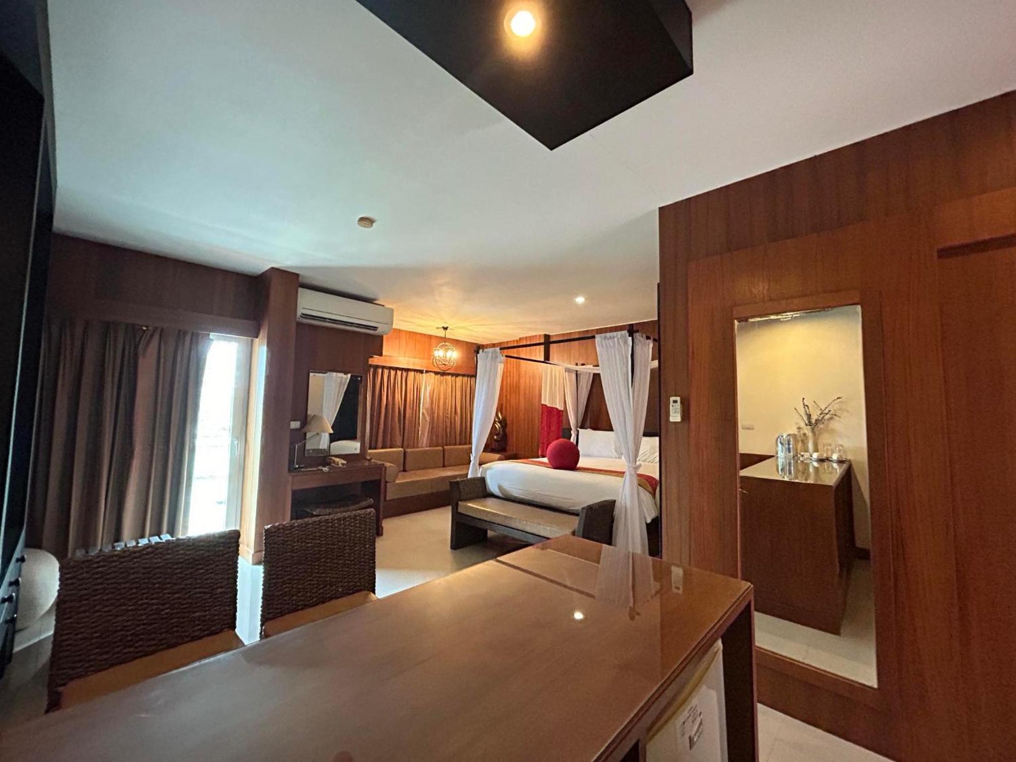 Benyada Lodge - Surin Beach Экстерьер фото