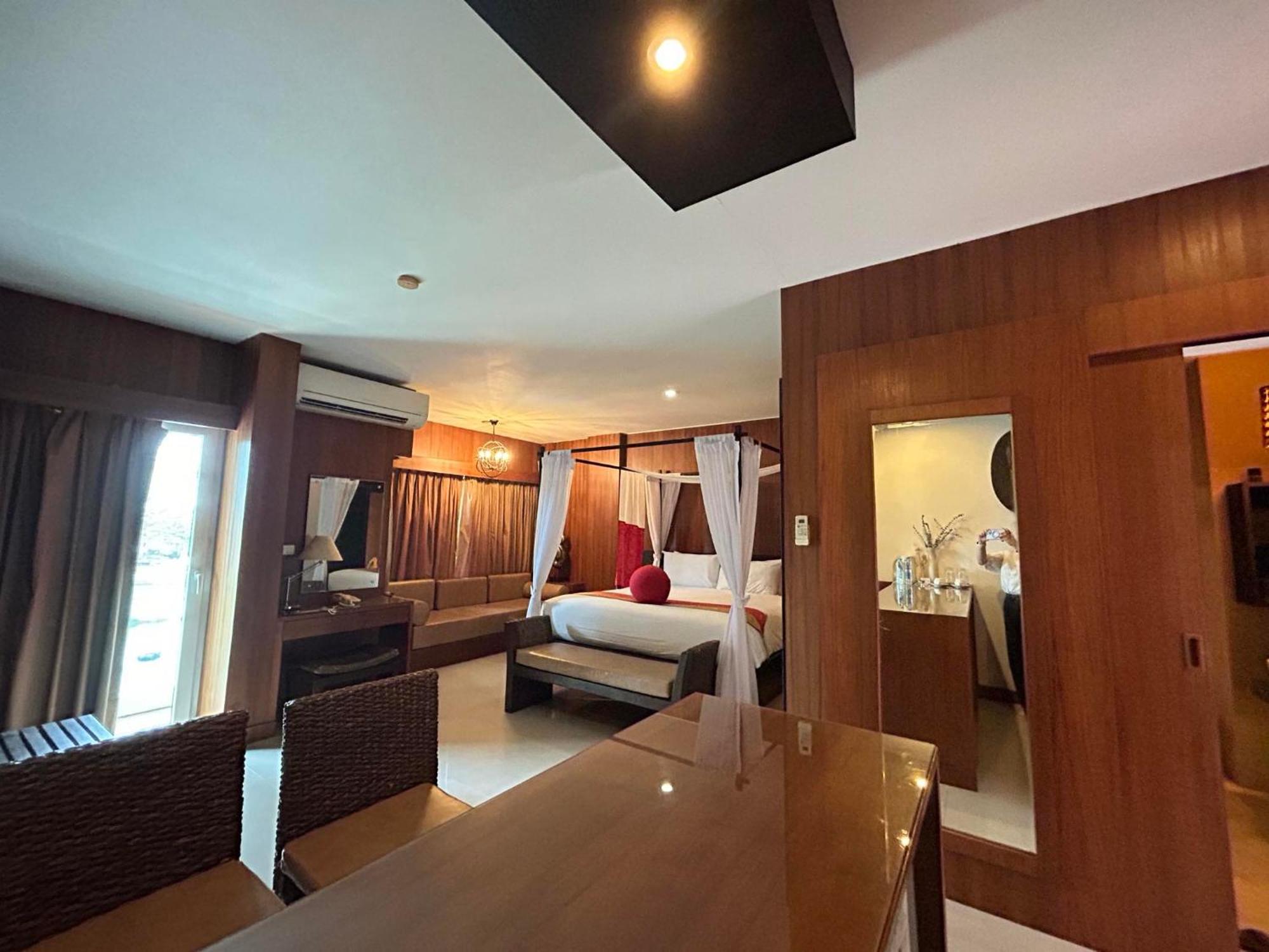 Benyada Lodge - Surin Beach Экстерьер фото