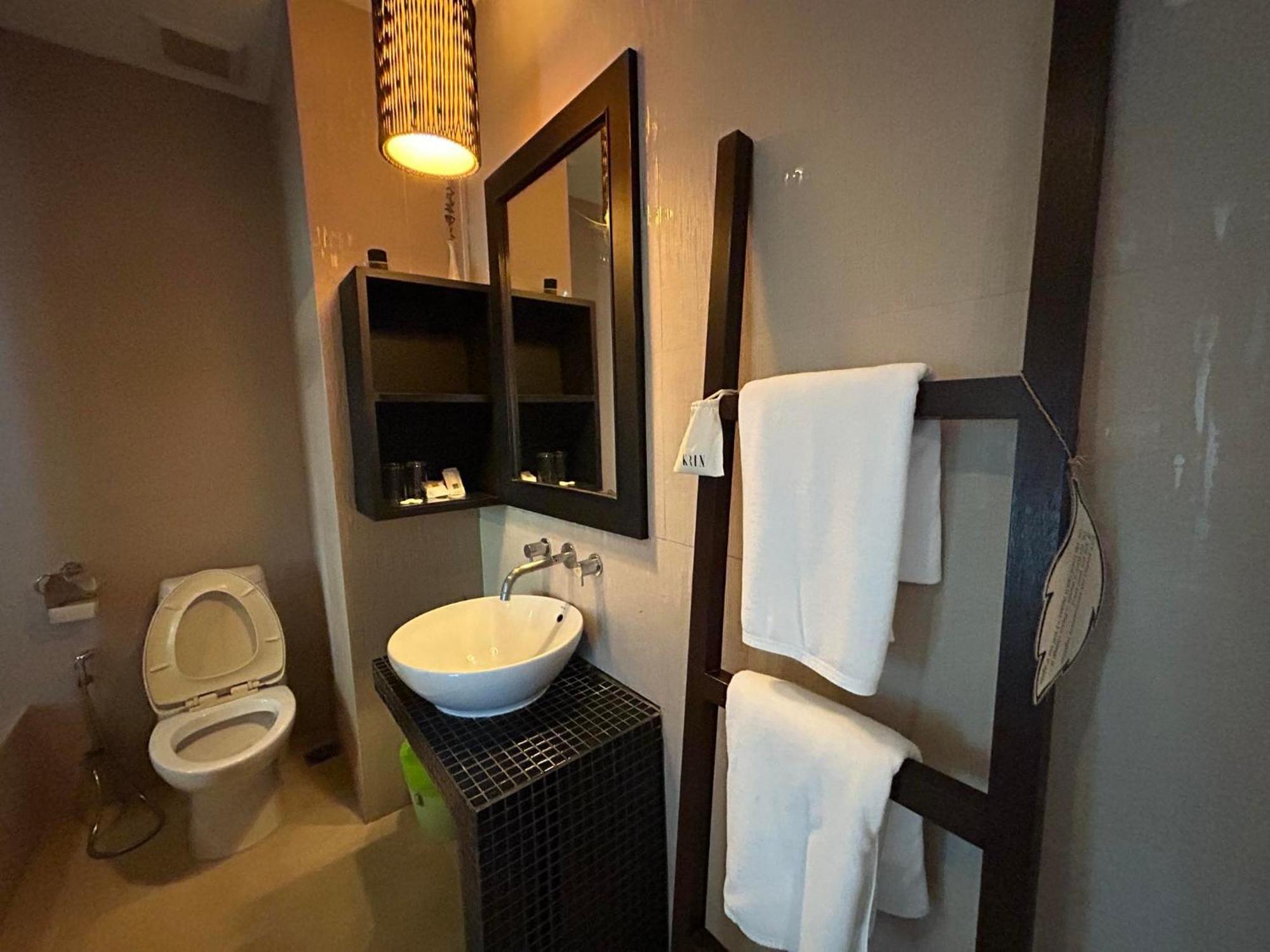 Benyada Lodge - Surin Beach Экстерьер фото